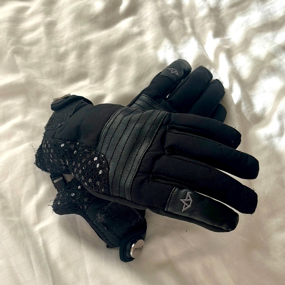 CELTEK premium black insulated ski/ snowboarding gloves with sequin trim